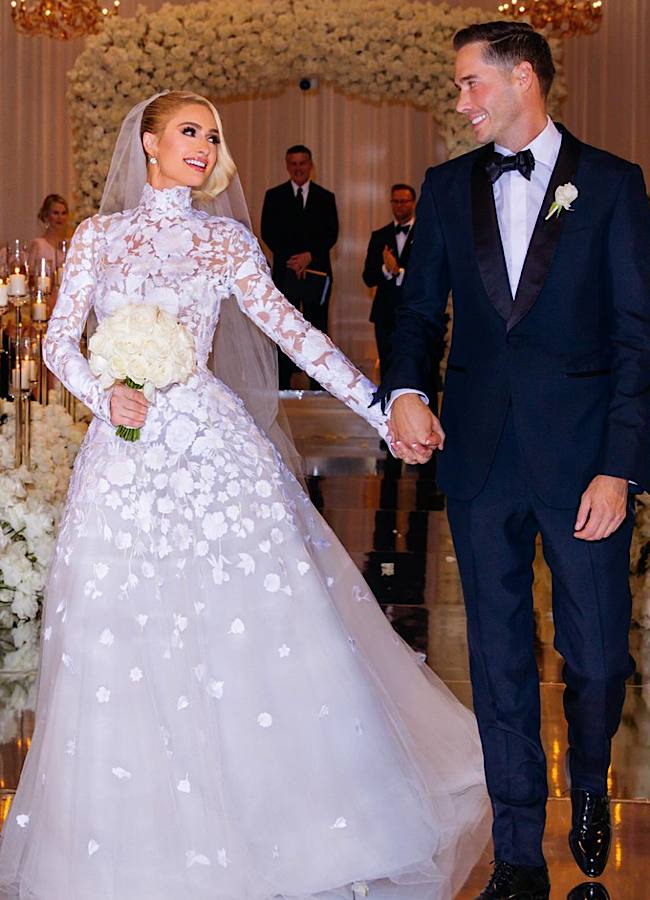 Пэрис Хилтон показала, как празднует вторую годовщину с любимым: "Счастлива и благодарна"