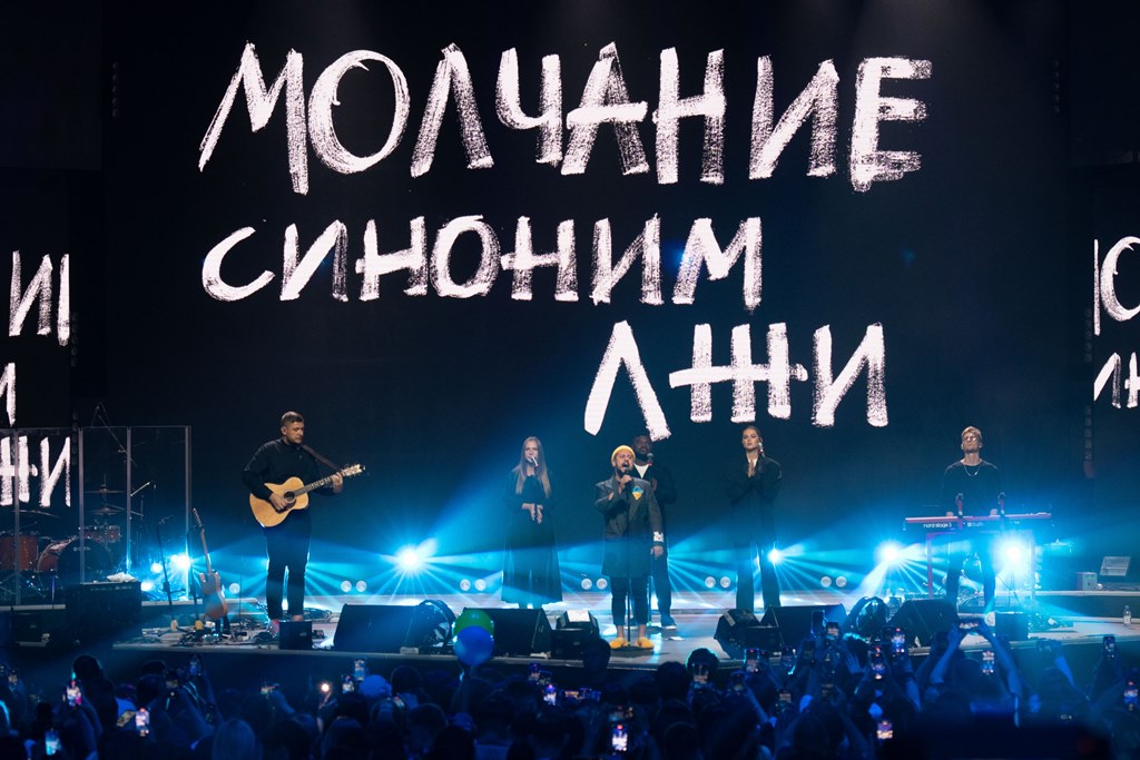 Тина Кароль и MONATIK выступили в Казахстане. Без скандала не обошлось (фото)