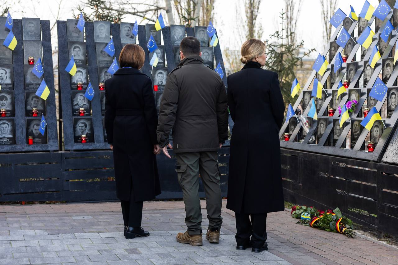 Який сімейний лук обрали Зеленські для вшанування пам‘яті загиблих у річницю Революції свободи