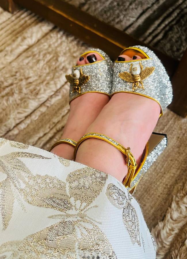 Джей Ло показала, какая елка будет украшать ее дом на Рождественские праздники: все в золоте