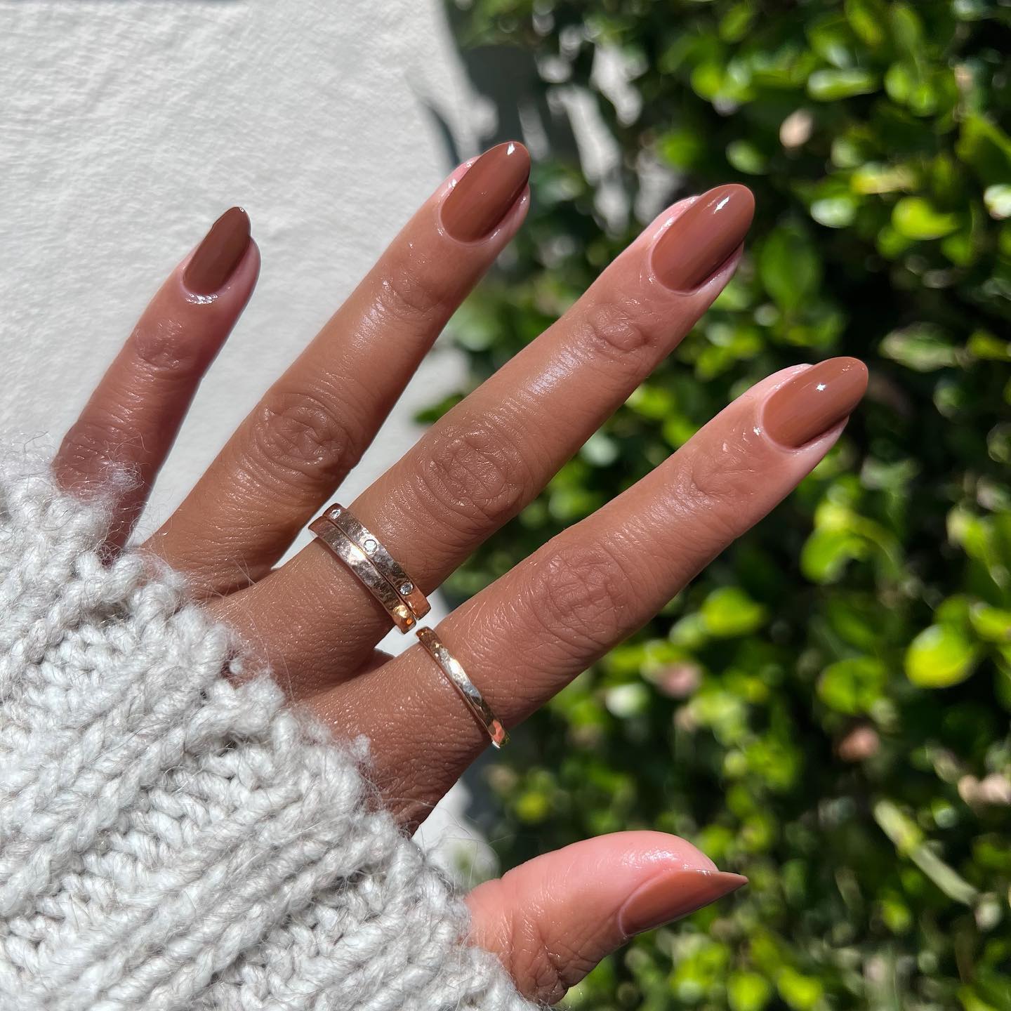 Який манікюр зараз в тренді: топ-7 кольорів та дизайнів, які стануть абсолютними хітами осені