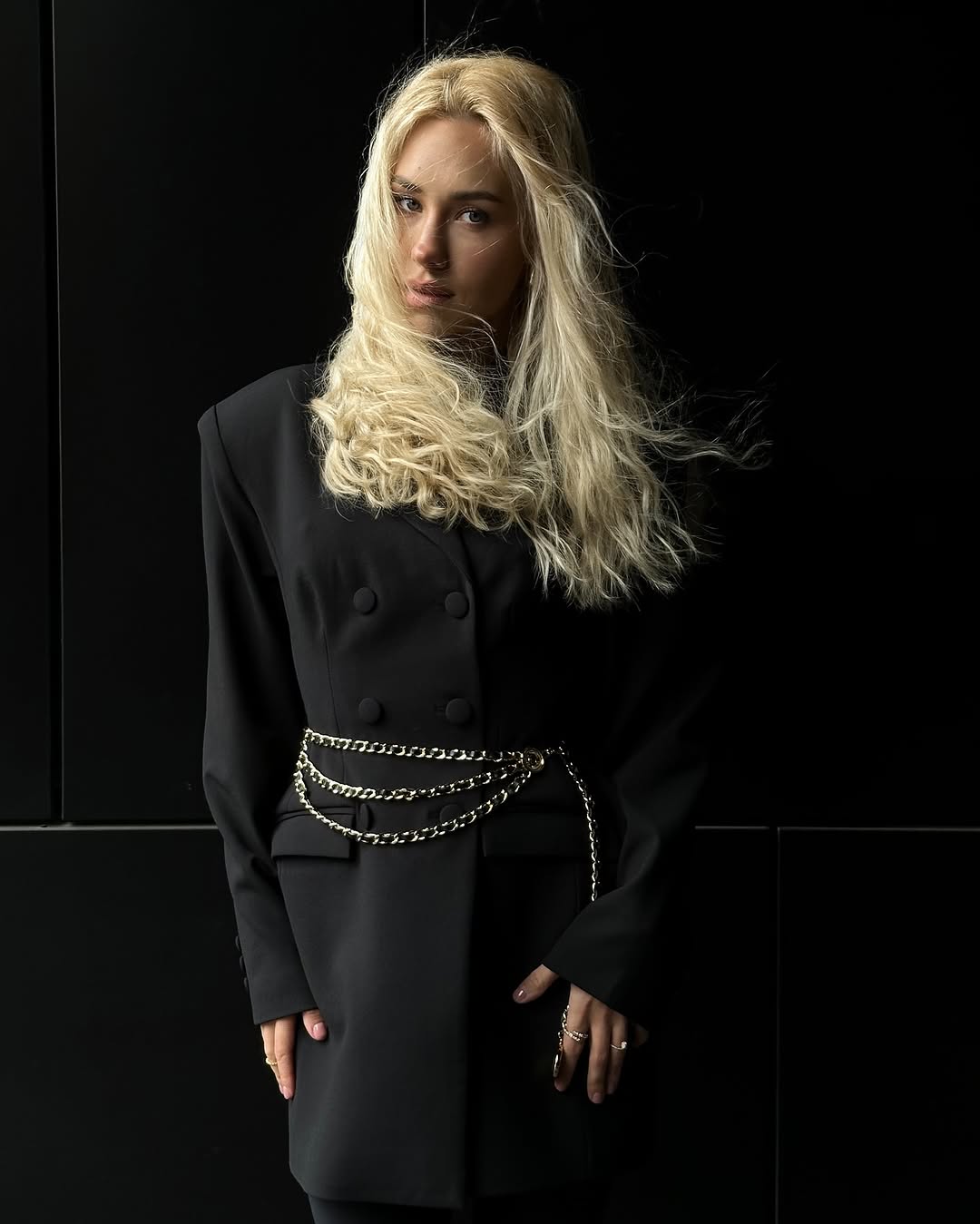 Платье, которое идет всем: Даша Квиткова показала must-have весеннего гардероба