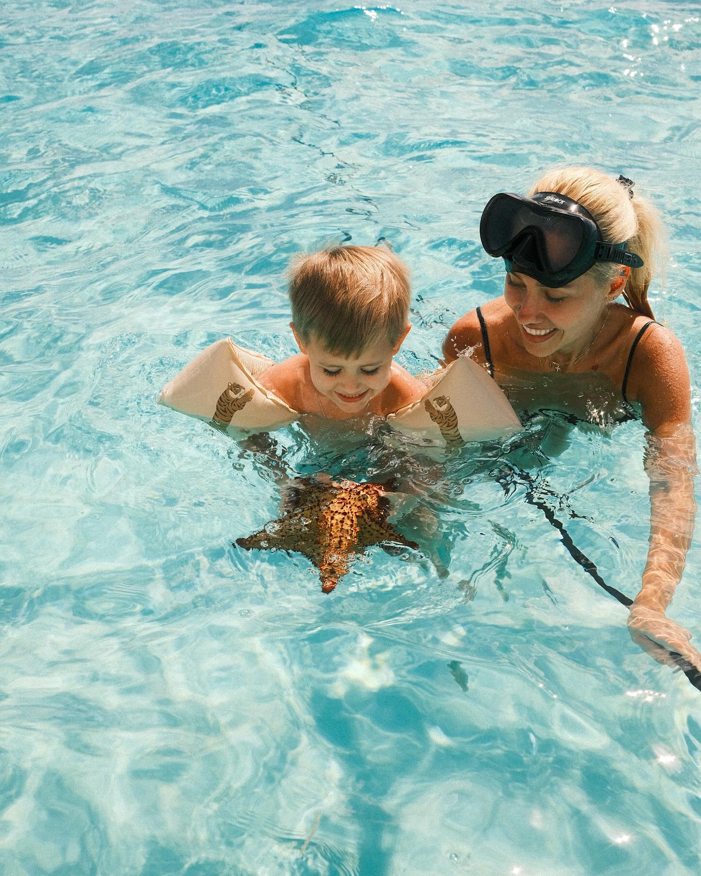 Даша Квіткова отримала травму під час шикарного відпочинку на яхті в Домінікані: фото наслідків