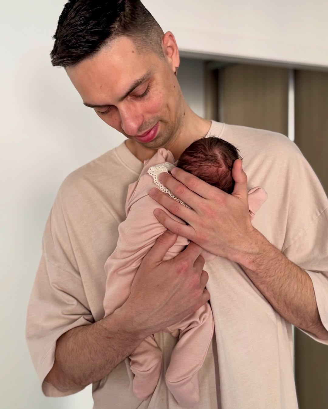 Известный украинский ведущий в третий раз стал отцом: первые фото и имя новорожденной дочери