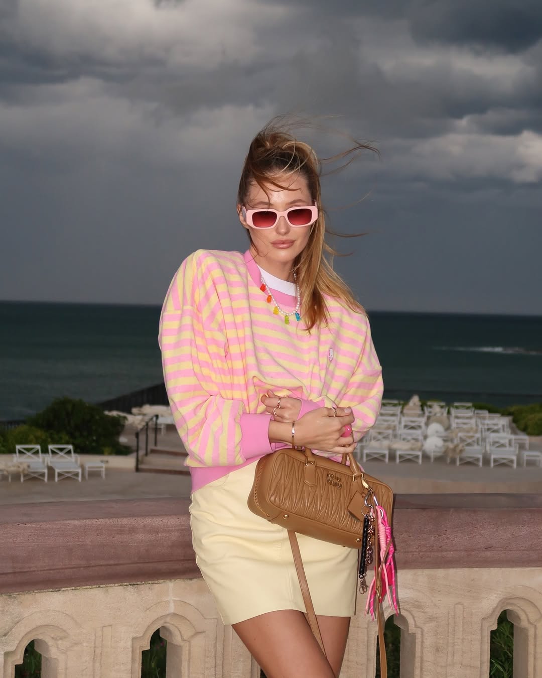 С сумкой за 130 тысяч и в трендовых лоферах. Бывшая Тищенко показала яркий "лук" на весну