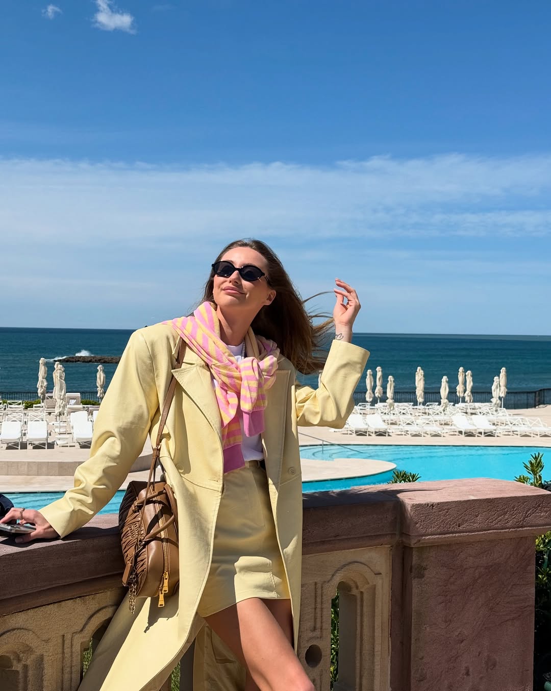 С сумкой за 130 тысяч и в трендовых лоферах. Бывшая Тищенко показала яркий "лук" на весну