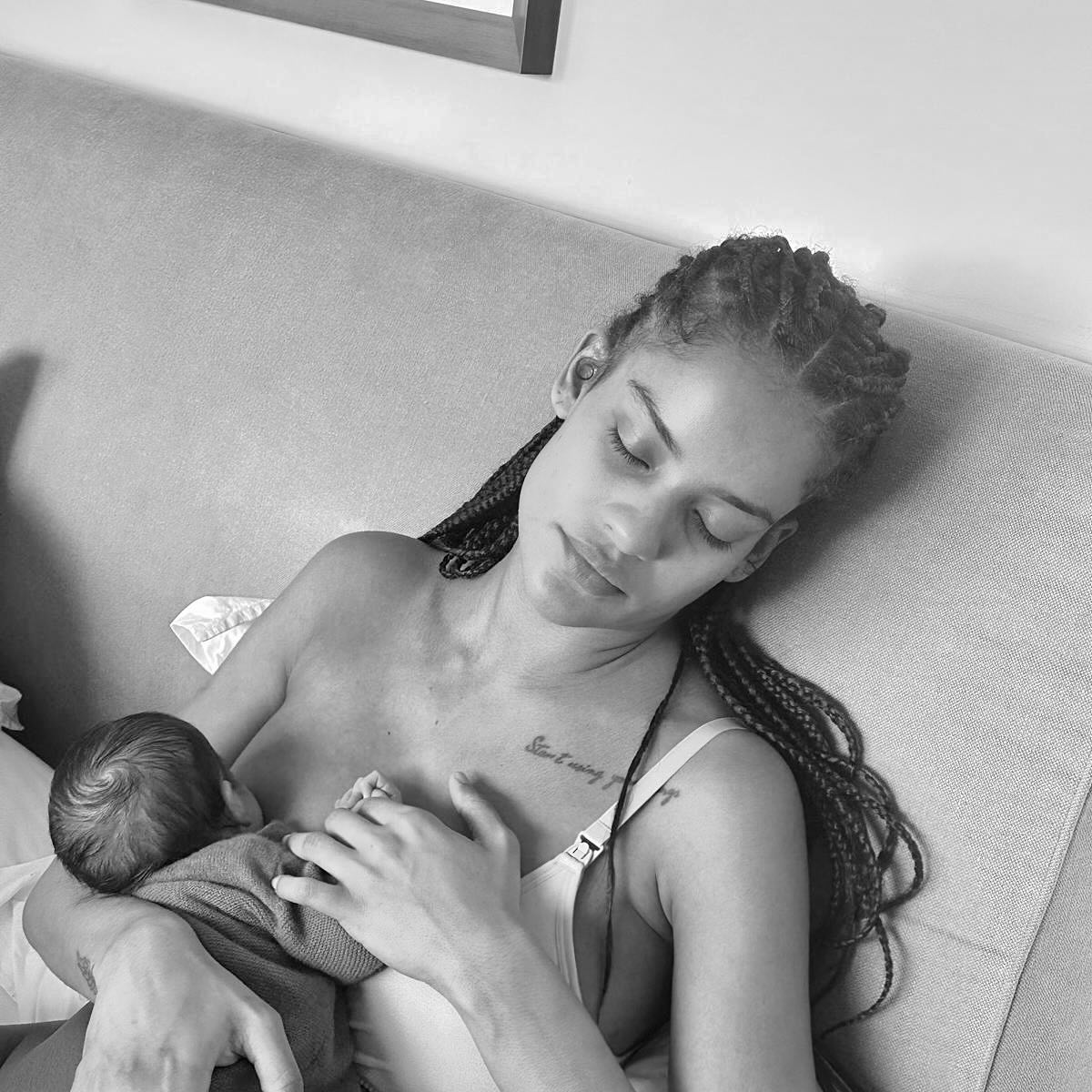 Дівчина Венсана Касселя показала перші фото новонародженого сина