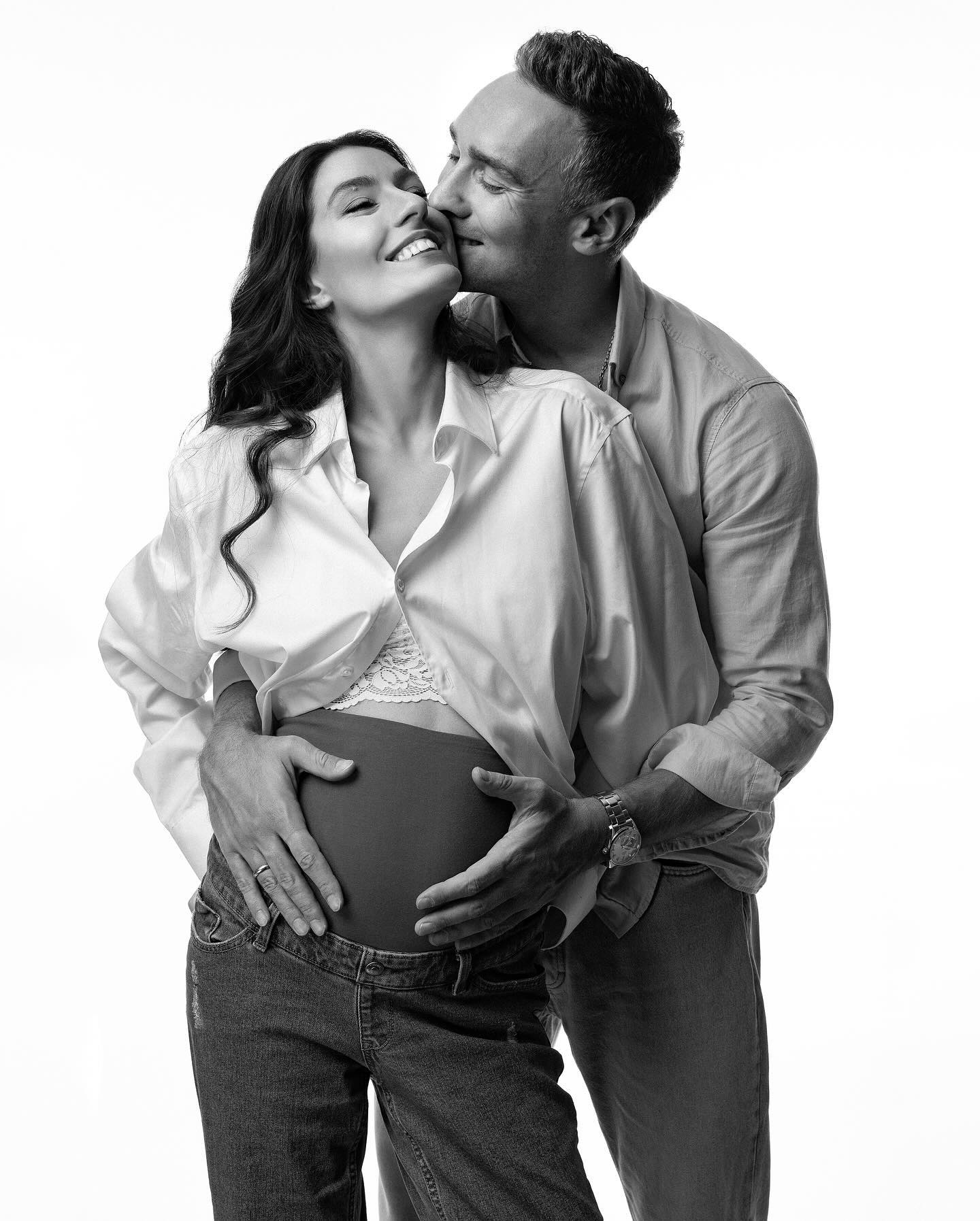 Бывший "Холостяк" Иракли Макацария и его красавица-жена ждут второго ребенка: нежные фото пары