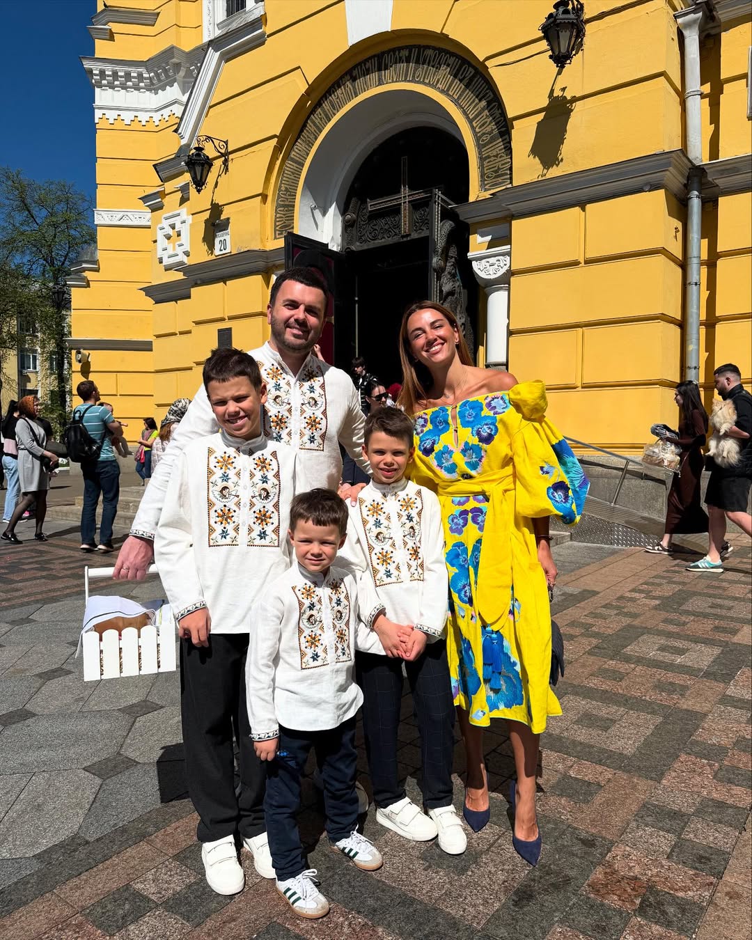 Дружина Решетніка замилувала архівними фото з дітьми та своїм дідусем, якому виповнився 91 рік