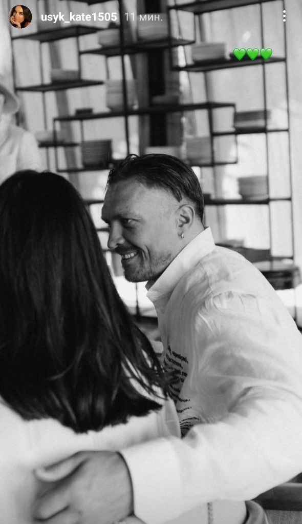 Дружина Усика показала боксера з дітьми: щемливі сімейні фото