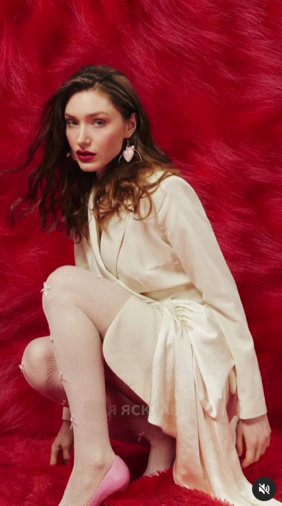 Колготки з візерунками та анімалістичний принт: Андре Тан назвав найяскравіші тренди 2025 року