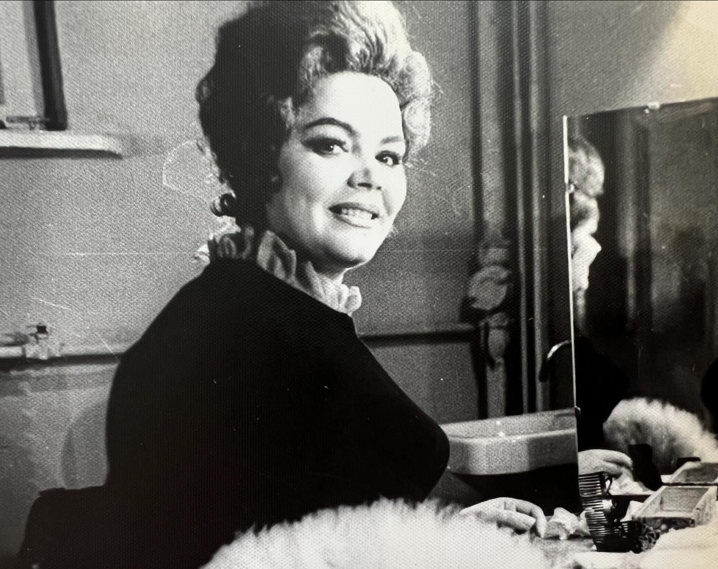 Ольга Сумська зачарувала рідкісними фото покійної мами у її день народження