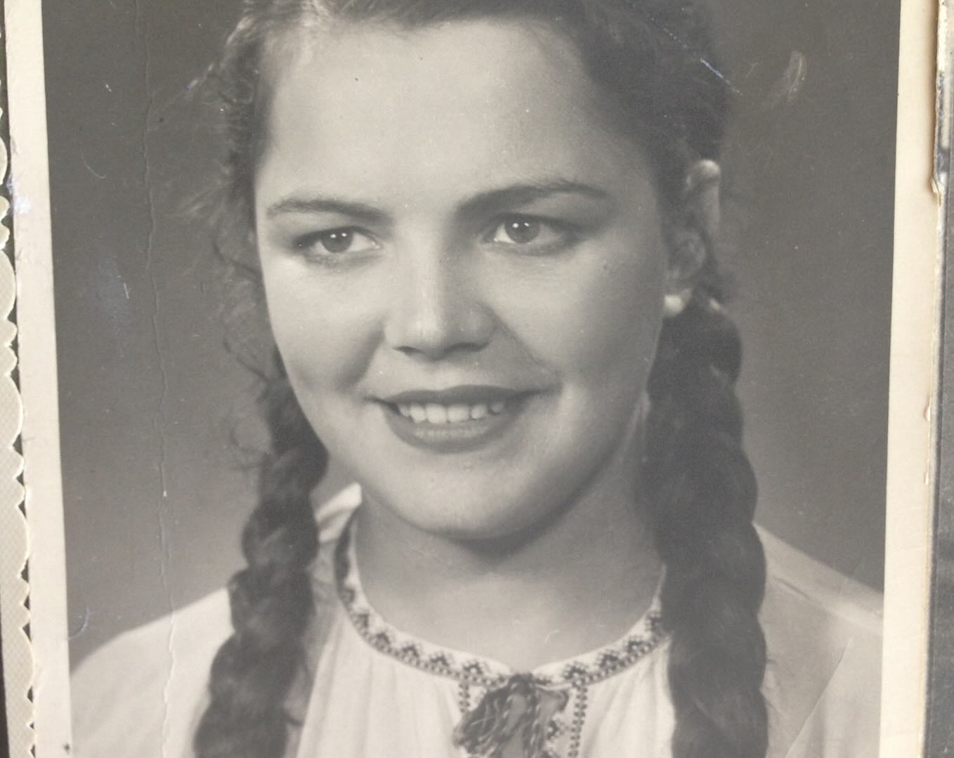 Ольга Сумська зачарувала рідкісними фото покійної мами у її день народження