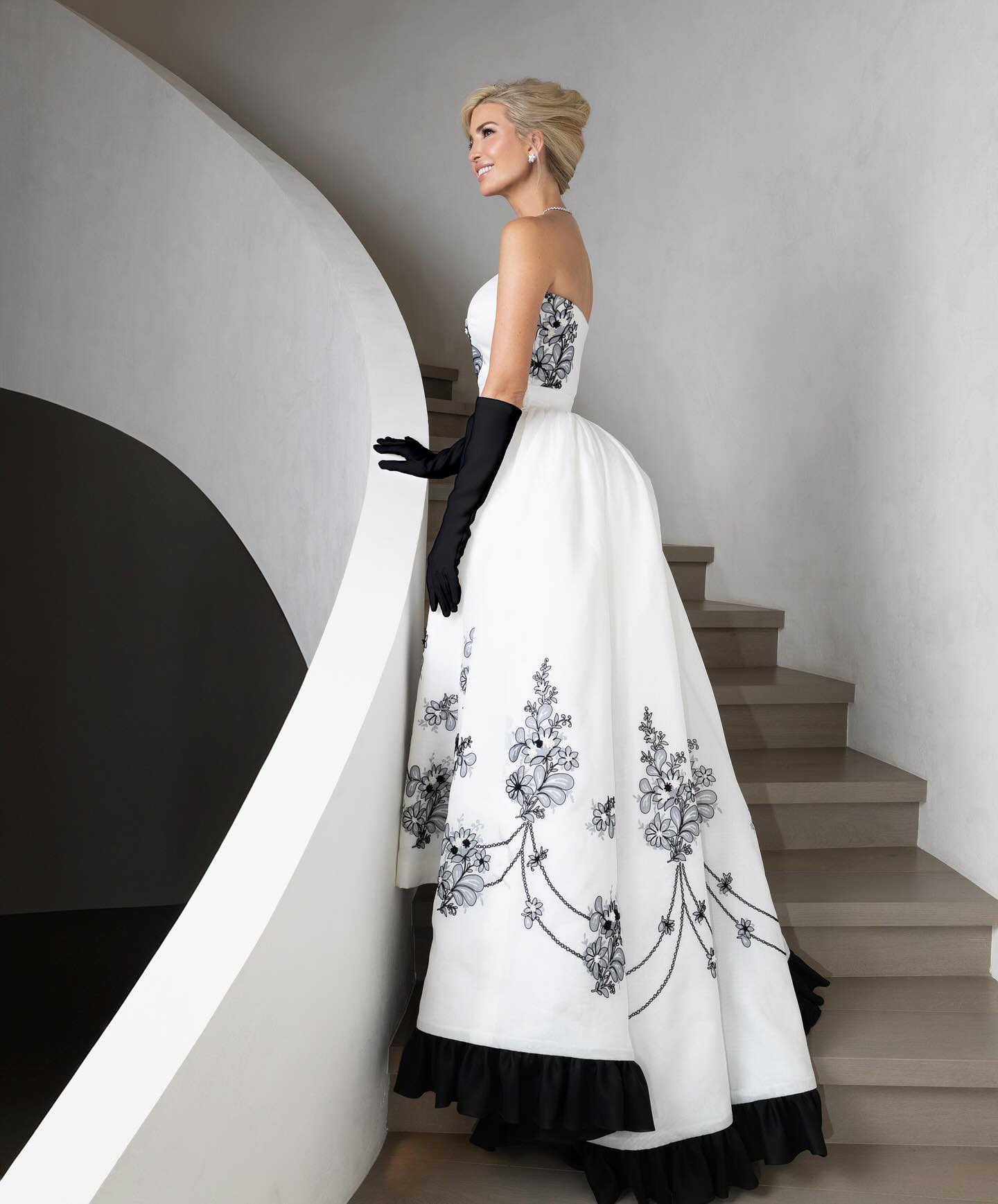 Стиль ретро і чорно-біла естетика: розкішні образи Іванки Трамп на інавгурації батька