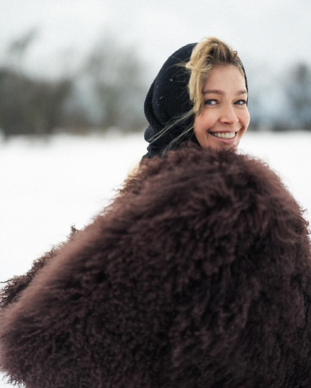 Єфросиніна, Брежнєва і Джамала показали найбільш трендові головні убори цієї зими: як вони виглядають