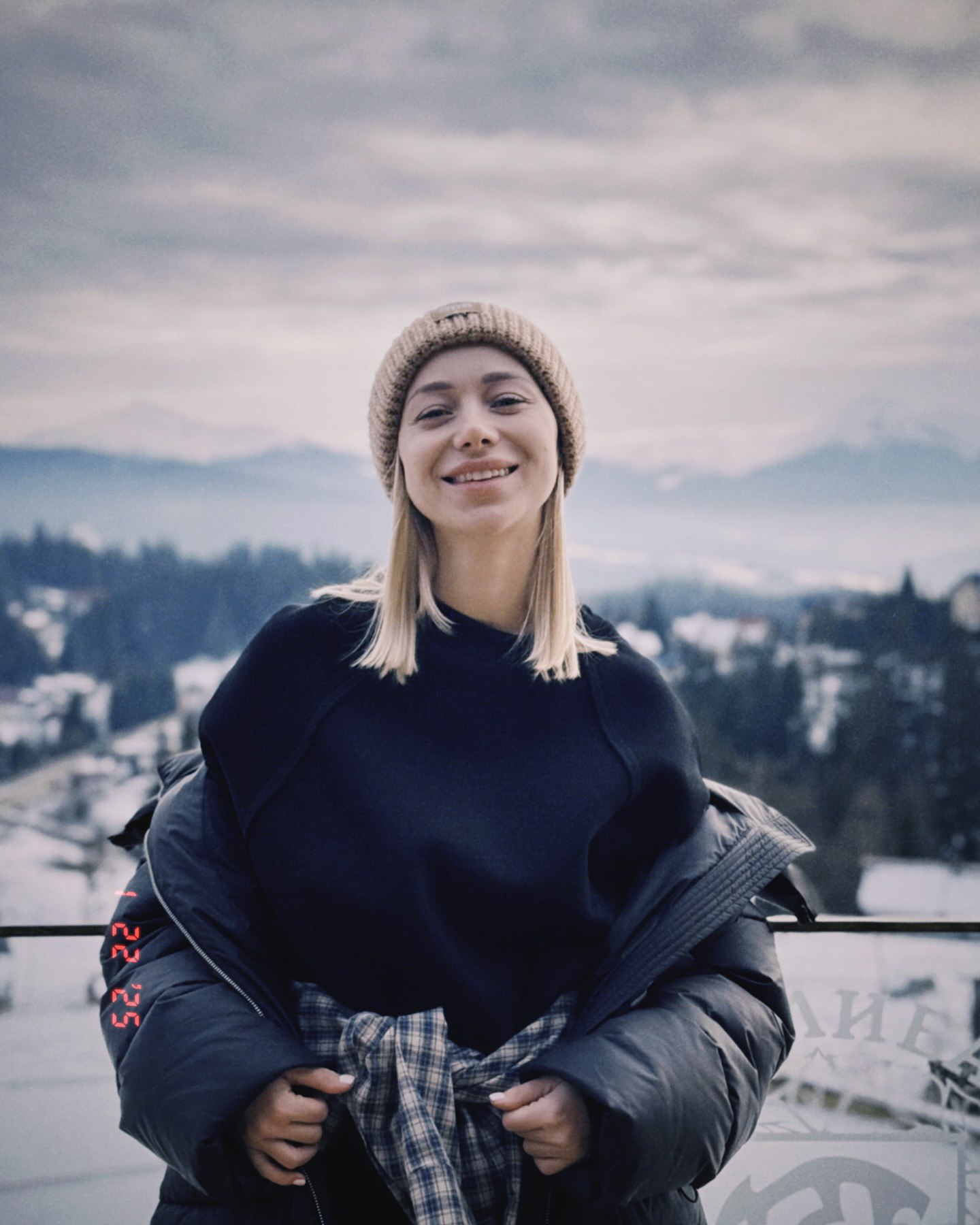 Єфросиніна, Брежнєва і Джамала показали найбільш трендові головні убори цієї зими: як вони виглядають