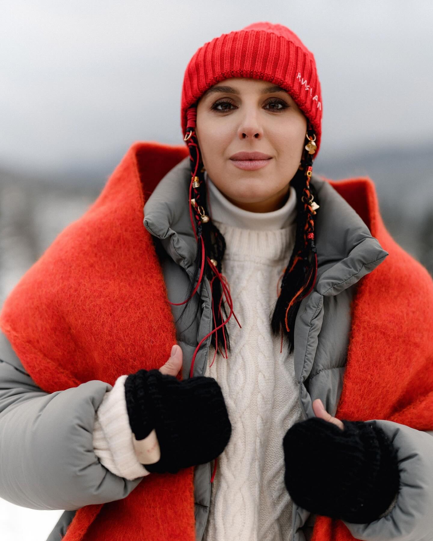 Єфросиніна, Брежнєва і Джамала показали найбільш трендові головні убори цієї зими: як вони виглядають