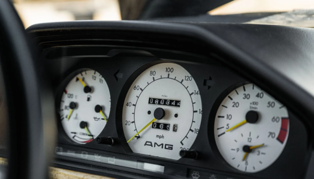 Єдиний екземпляр: на продаж виставили унікальний Mercedes-Benz 80-х (фото)