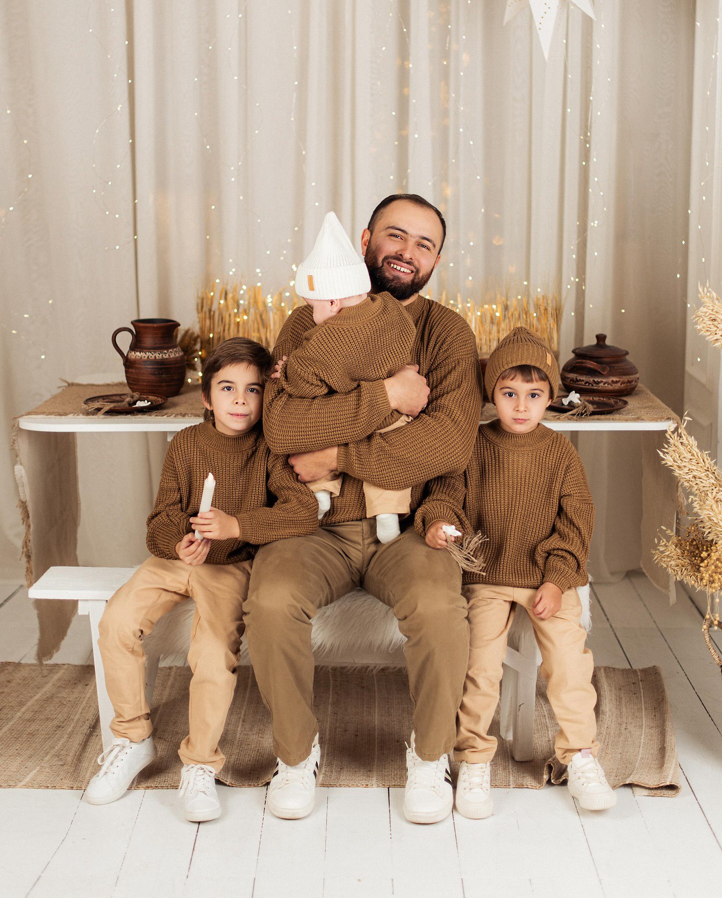 Джамала умилила стильным фэмили "луком" с мужем и тремя сыновьями: уютные фото