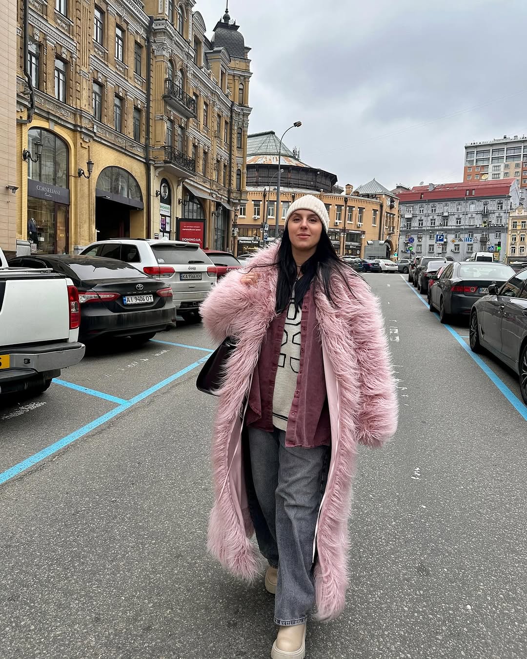 Джамала показала, как носить самый модный оттенок сезона - пудро-розовый