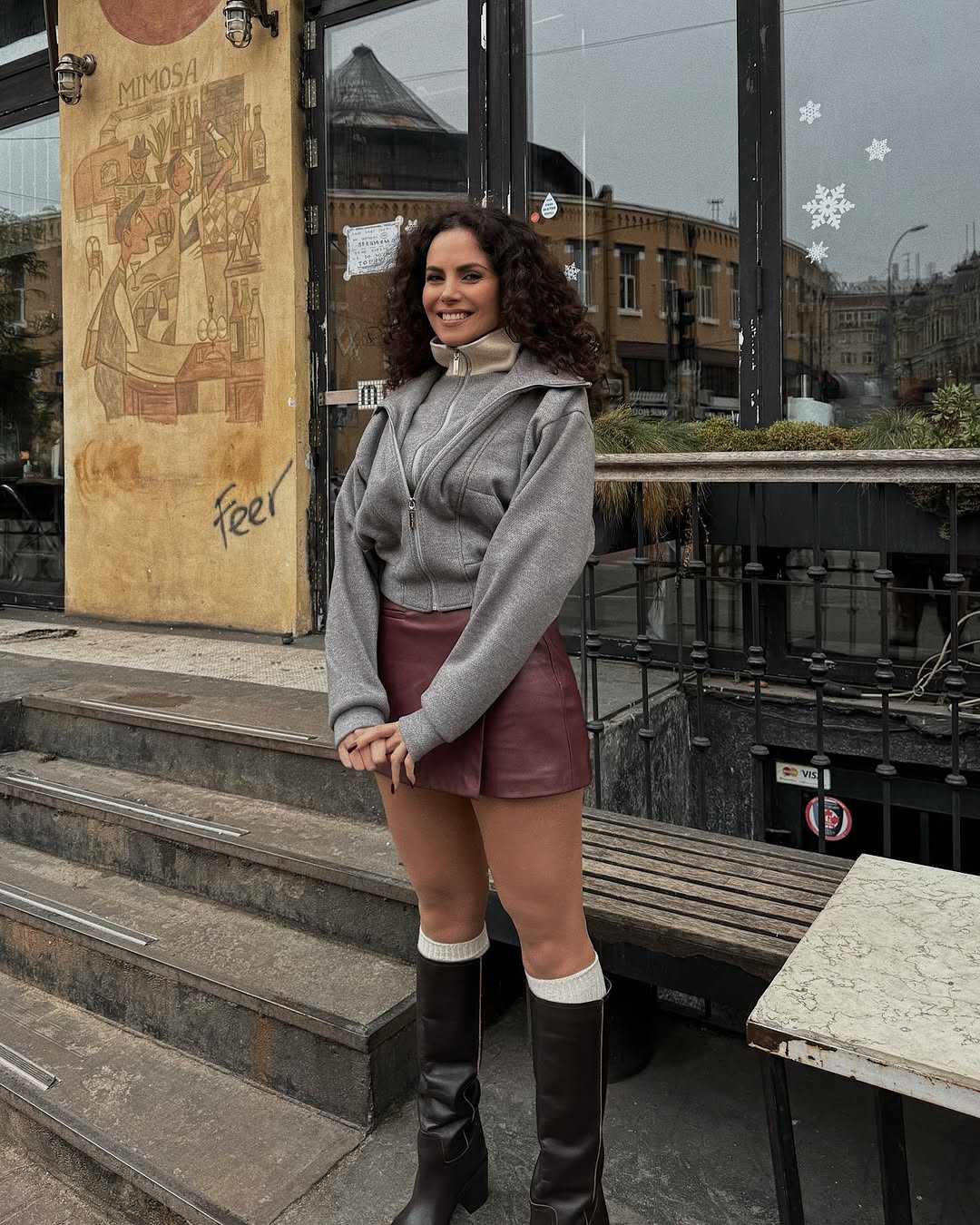 Як носити високі чоботи? Настя Каменських показала стильний образ на весну 2025 року