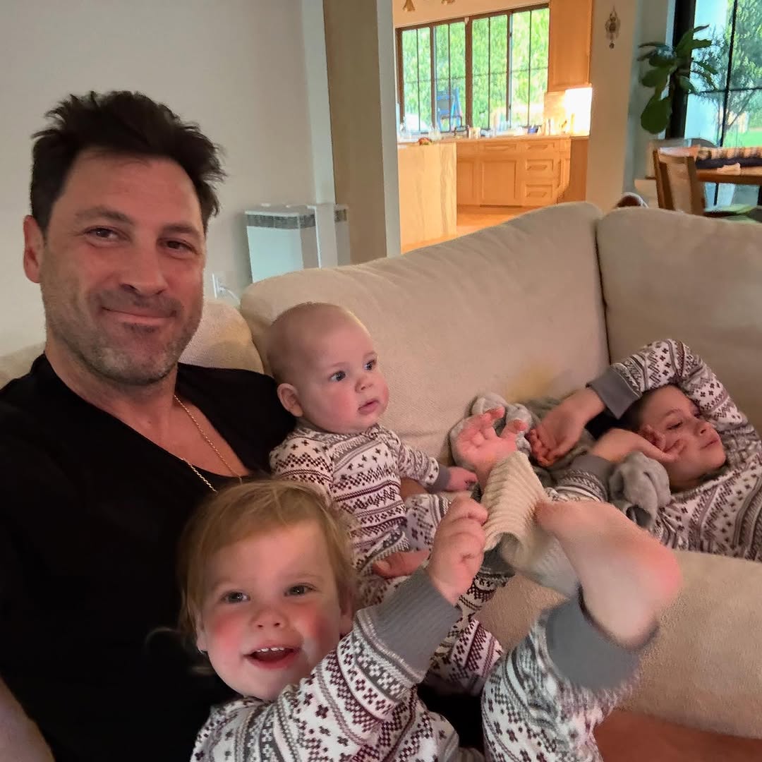 Бывший "Холостяк" впервые за долгое время показал троих детей: милые семейные фото