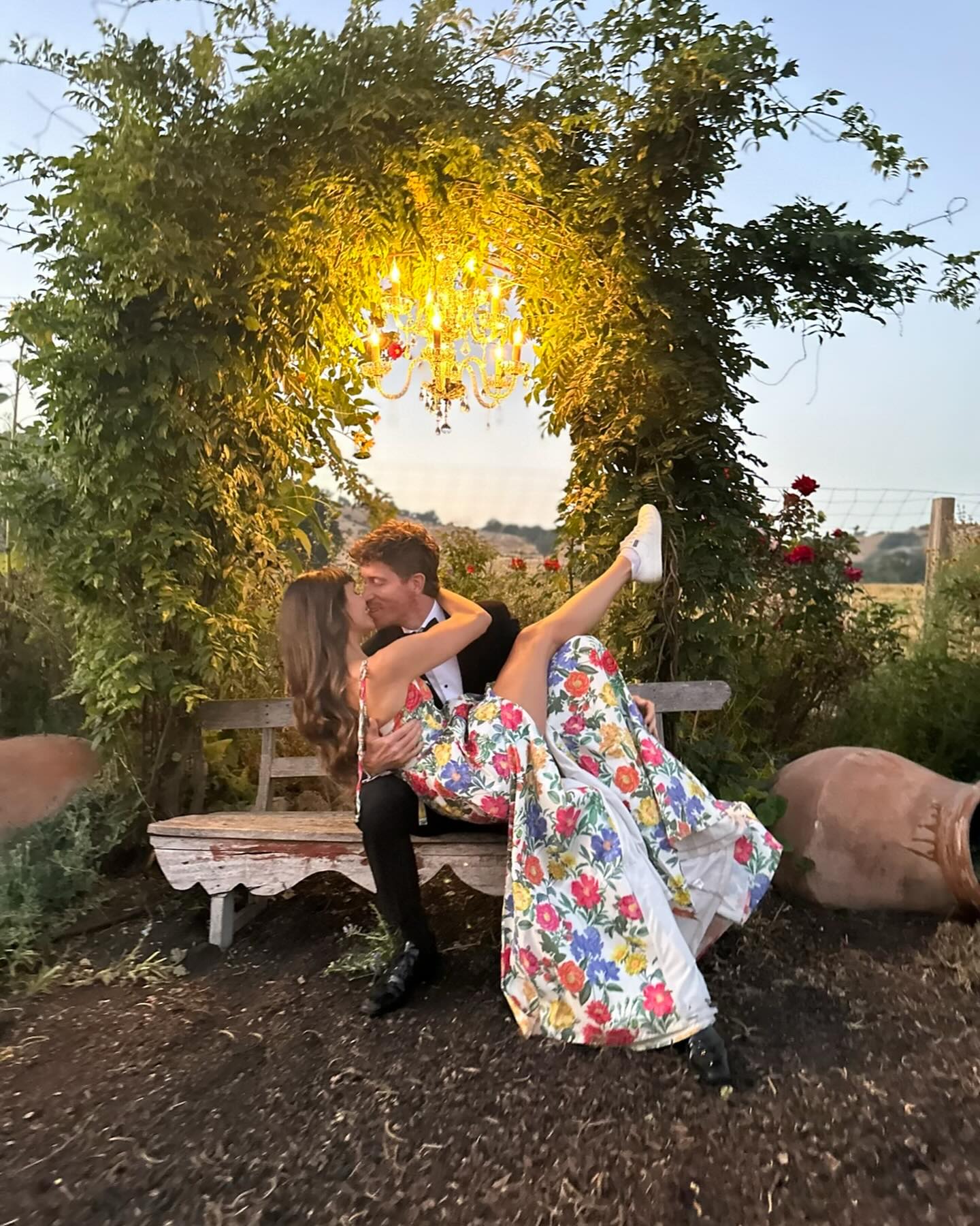 Звезда "Дневников вампира" выходит замуж: как выглядит ее жених и их история любви (фото)