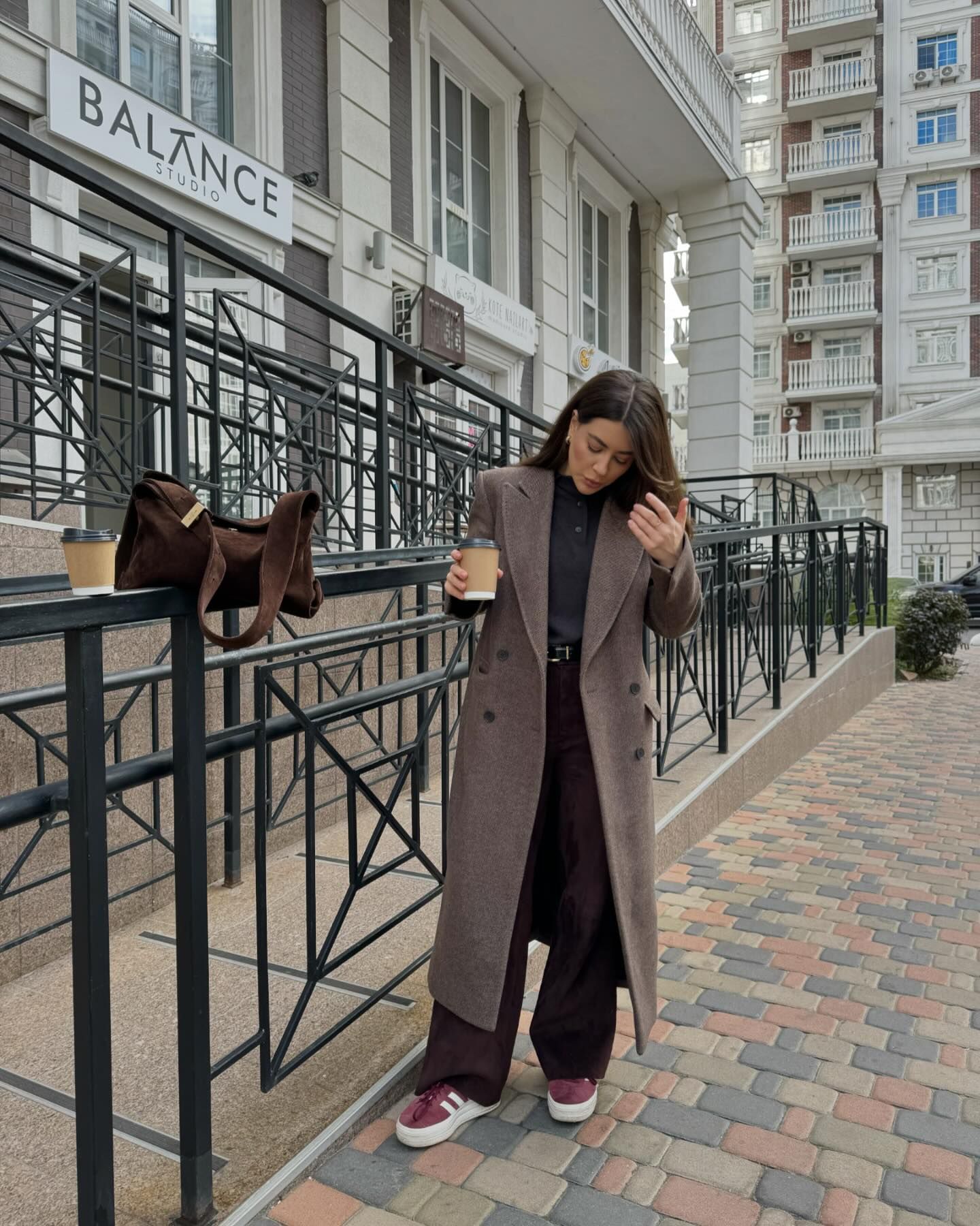 Довге пальто оверсайз та короткий пуховик: який верхній одяг обирають Раміна, Мірошниченко та Цимбалару