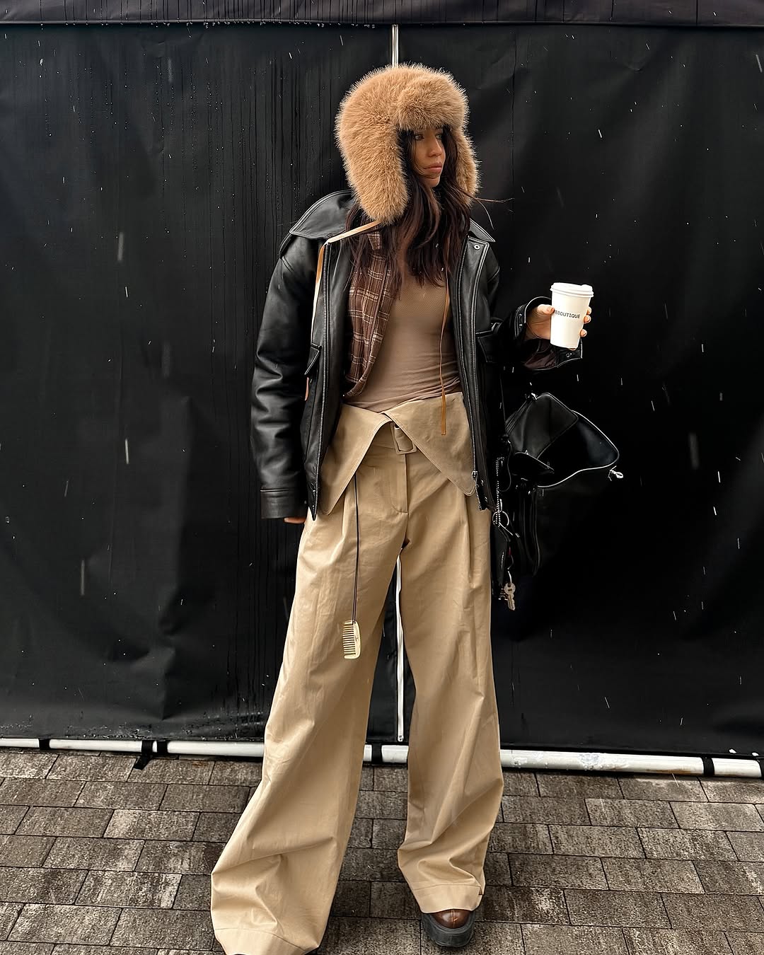 Широкі штани - тренд 2025 року: як їх носить Надя Дорофєєва