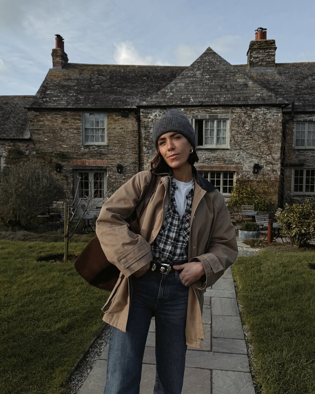 Как выглядят самые модные куртки весны 2025: блогерша показала стильные образы на каждый день