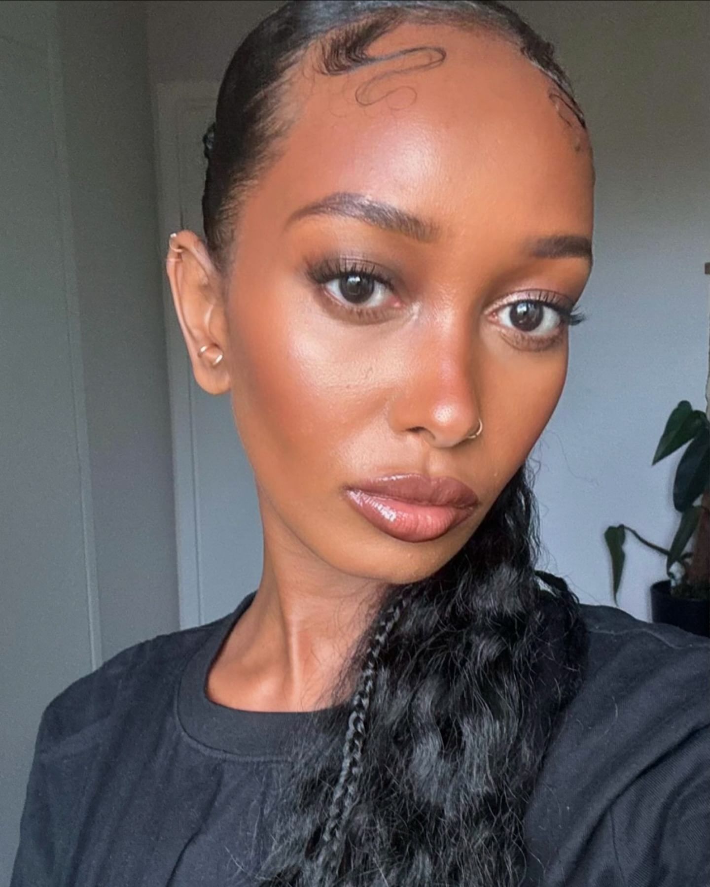 Тренди макіяжу на зиму 2025: 5 ідей, які легко повторити в домашніх умовах