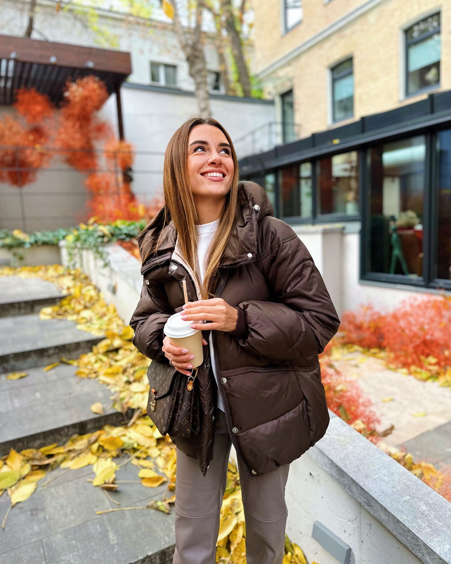 Зірки в захваті від цих фасонів курток та пальто: 6 найбільших трендів осені 2024 року