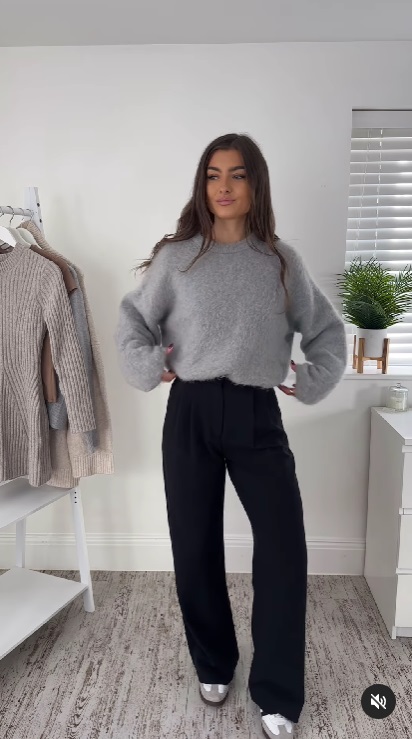 Як стилізувати сірий светр: блогерка показала 3 варіанти на кожен день (відео)