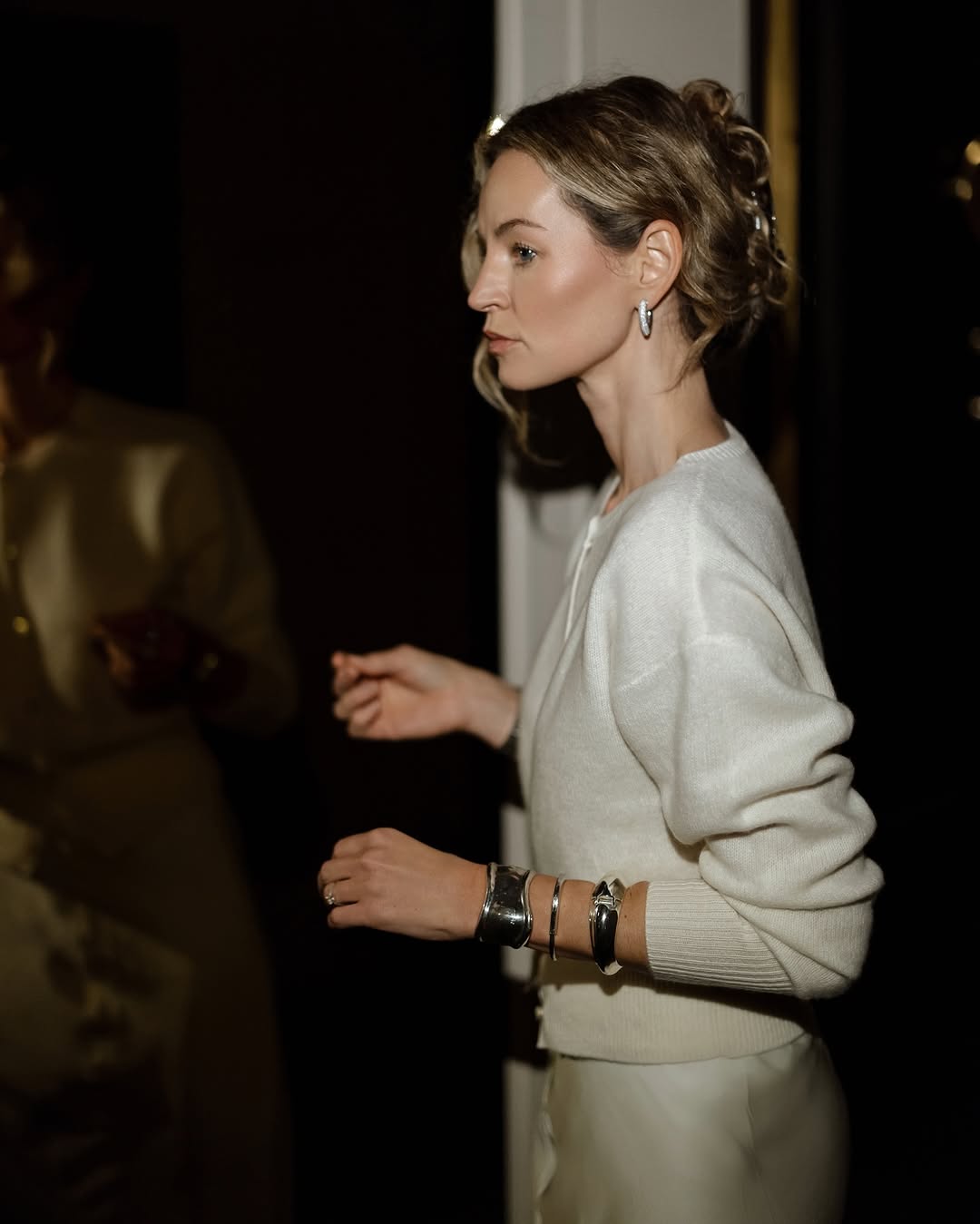 Total white look: елегантний образ на День Валентина, який зможе повторити кожна