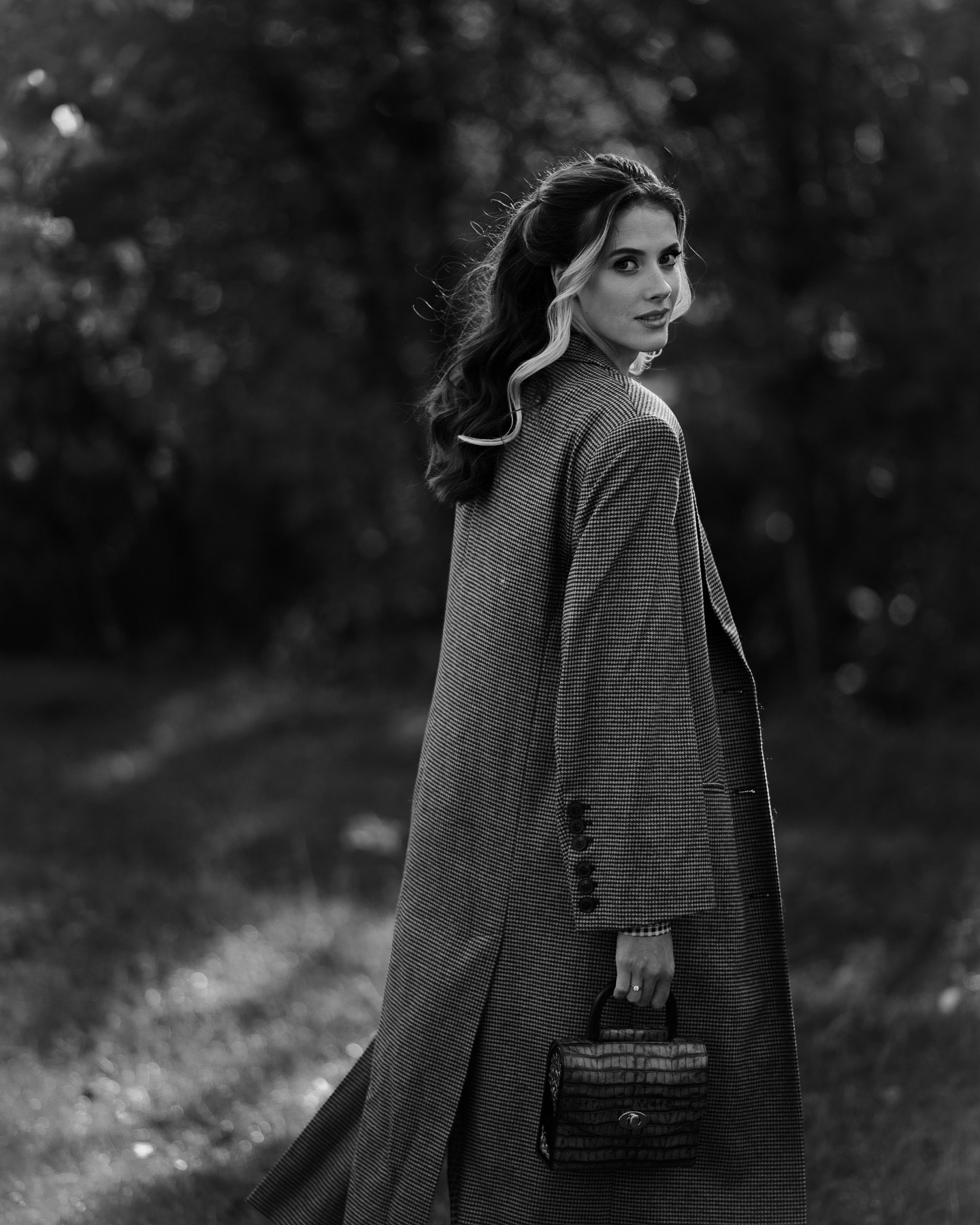 Массивное пальто и приталенное платье. Магучих показала стильный "лук" на осень (фото)