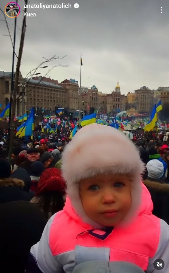 Анатолий Анатолич показал редкие фото с дочерью на Майдане: как они выглядели 11 лет назад