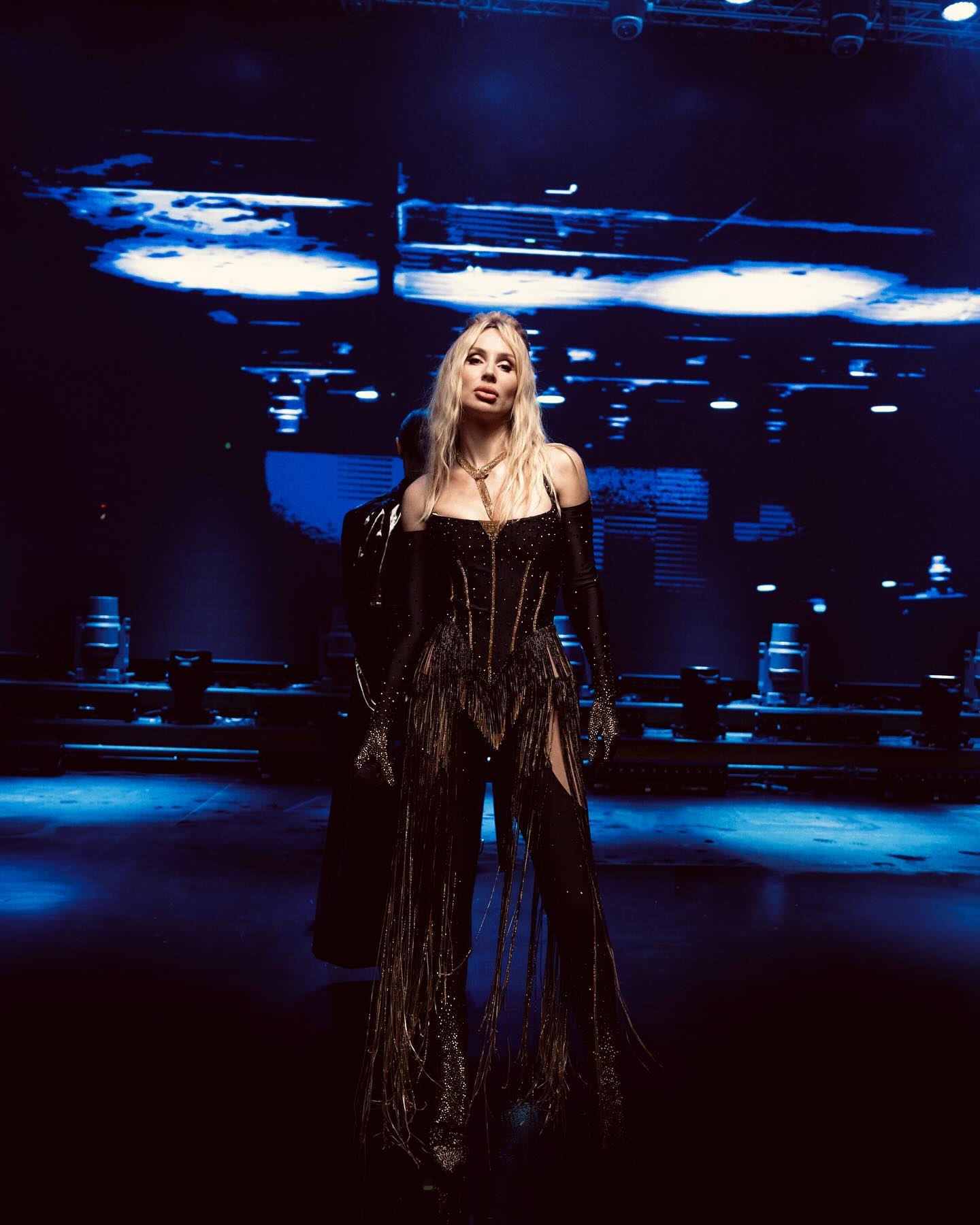 Тина Кароль пошутила над Лободой: "Молоковоз наедет" (видео)