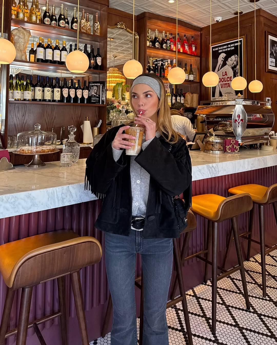 Как выглядит ретро-фасон джинсов, который вновь стал популярным среди модниц