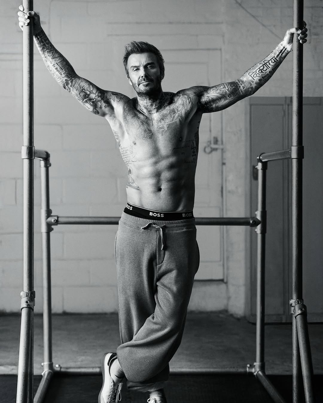 49-летний Дэвид Бекхэм блеснул идеальным прессом в новой фотосессии