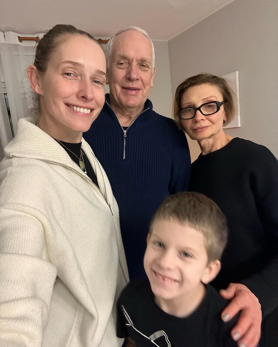 Катя Осадчая очаровала фото мамы-красавицы, которая выглядит намного моложе своих лет