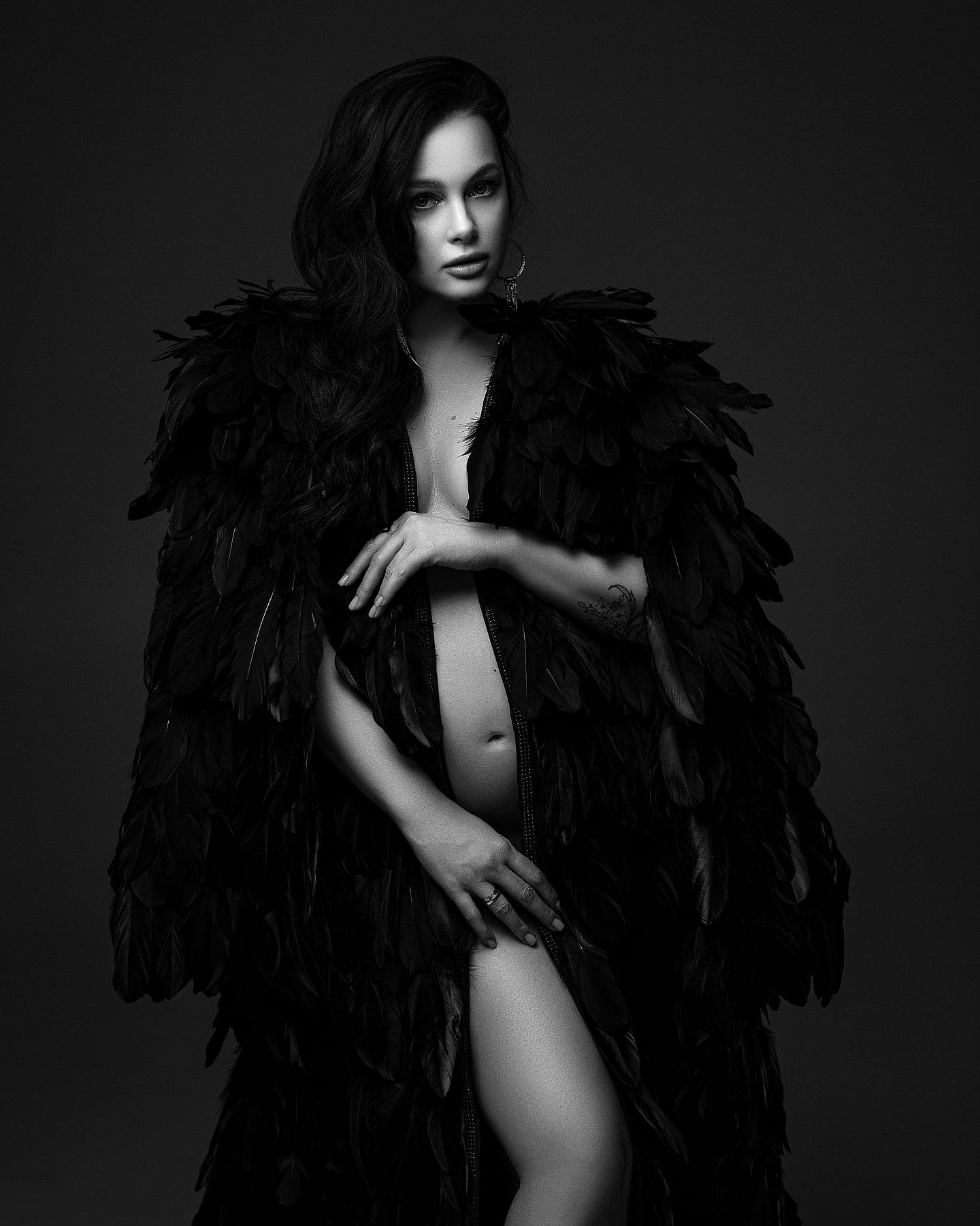 Жена Позитива очаровала смелыми фото без белья на последнем месяце беременности