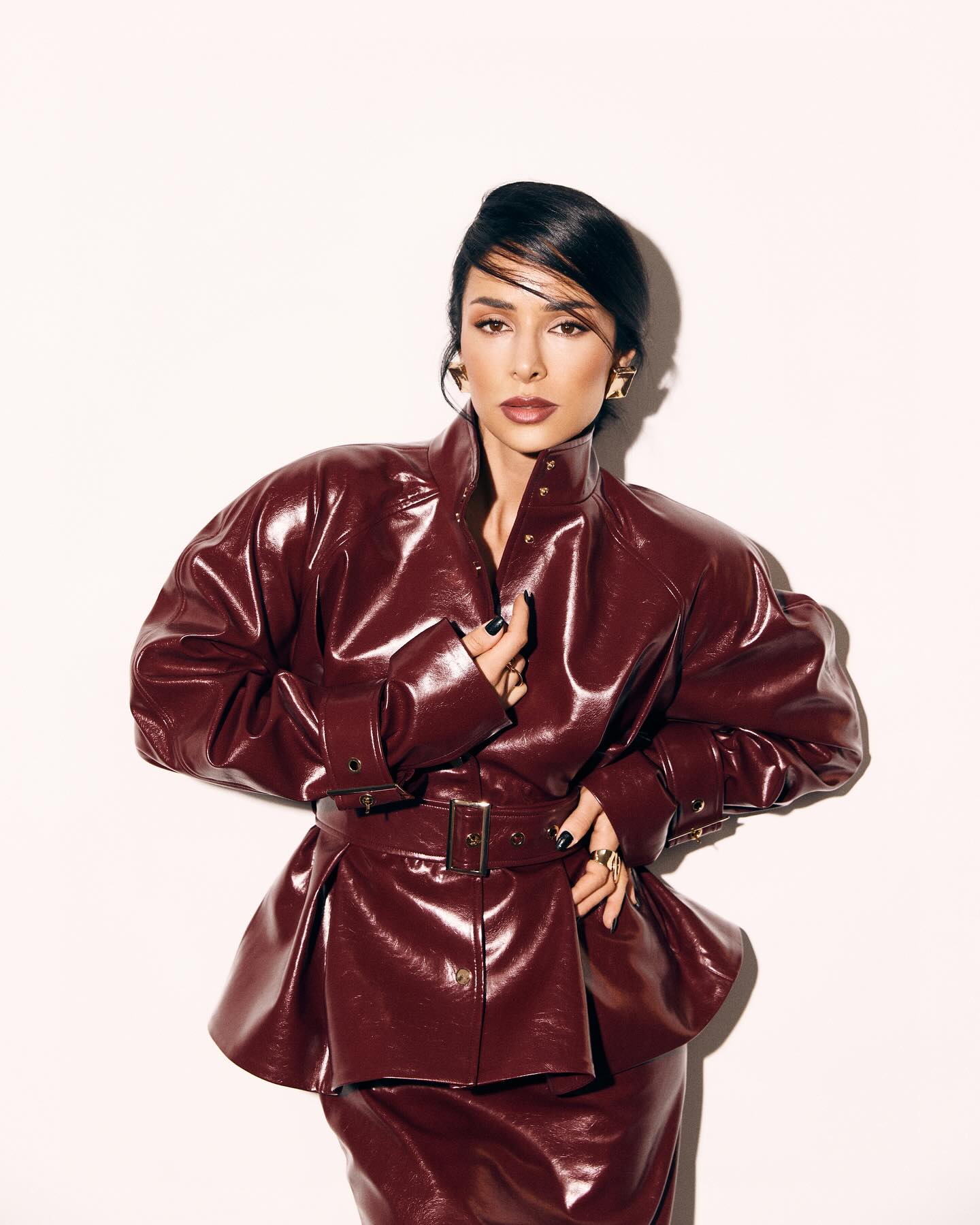 Елегантність у кольорі бургунді: Злата Огнєвіч показала ідеальний костюм для будь-якої події