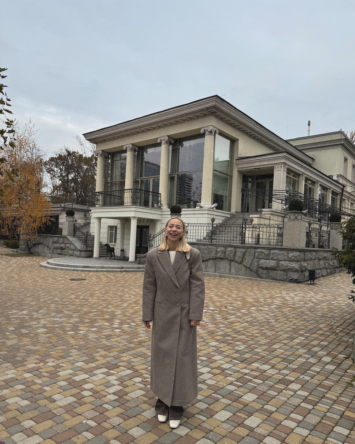 Тепле пальто на зиму: які фасони та тренди обирають Злата Огнєвіч, Христина Горняк та дружина Павліка