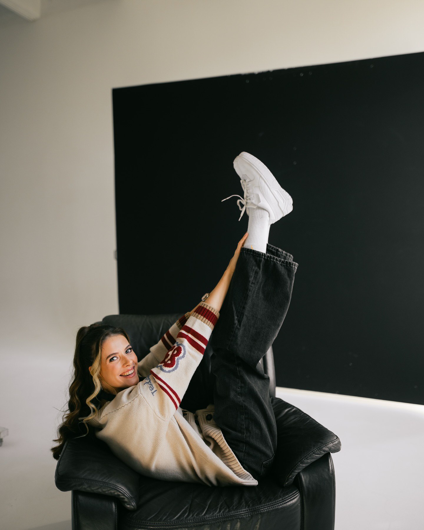 Зірки у захваті від цих фасонів джинсів: які тренди обирають Єфросиніна, Магучіх та Омаргалієва