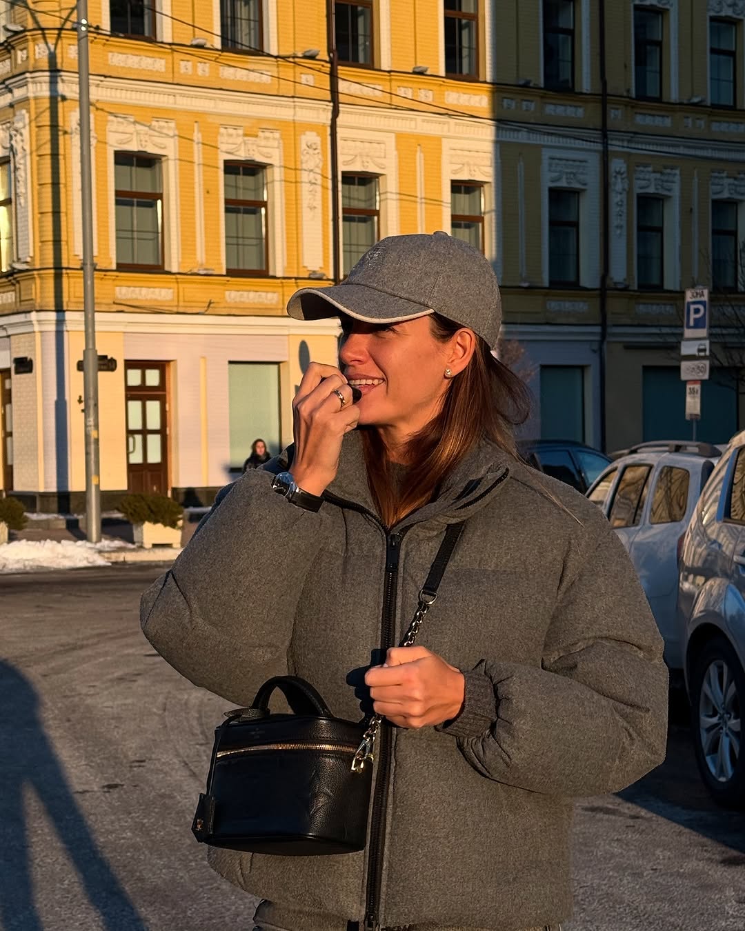 Как выглядят самые модные джинсы на весну 2025: жена Решетника продемонстрировала стильный "лук"