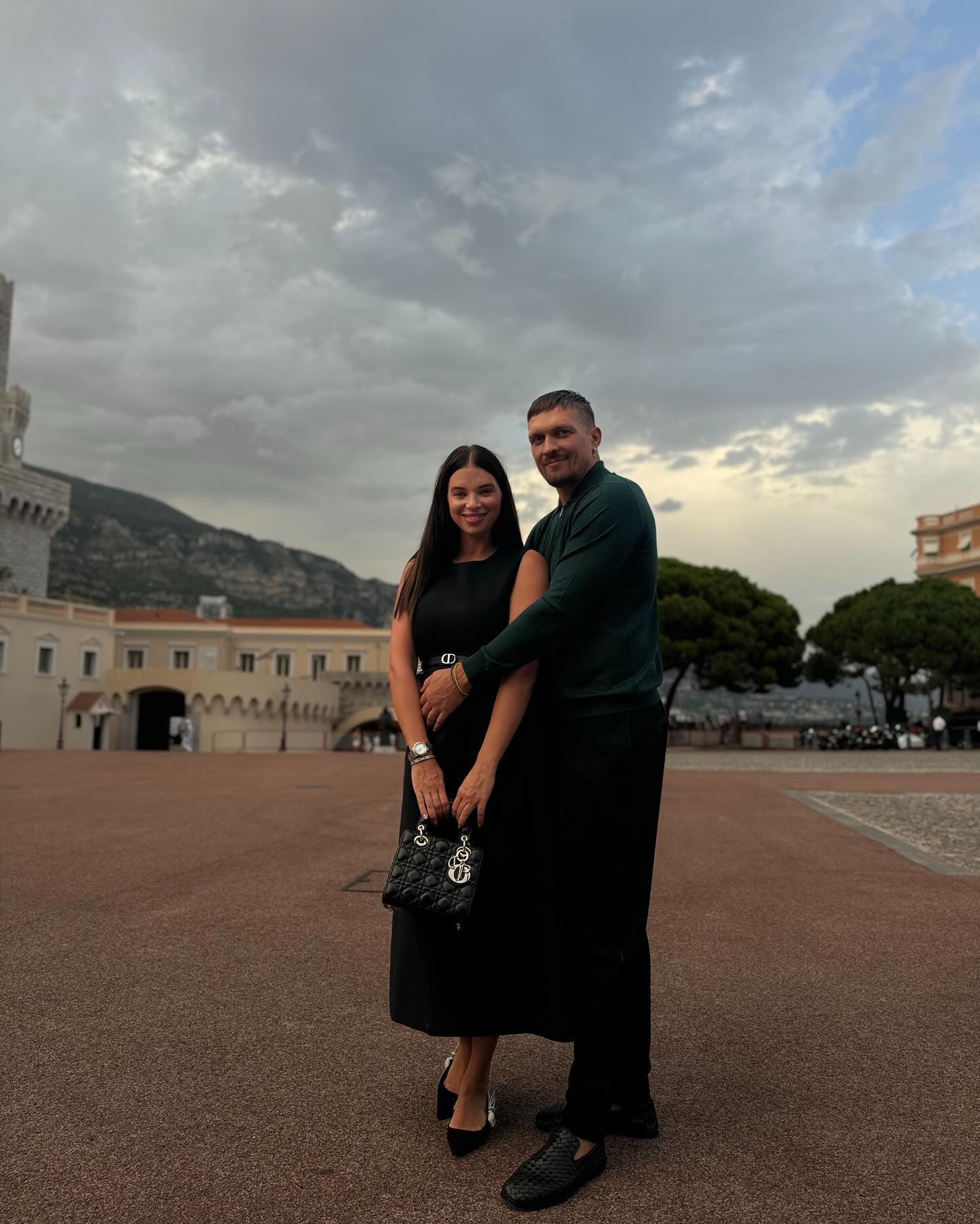 Дружина Усика показала боксера з дітьми: щемливі сімейні фото