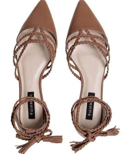 Mocha Mousse - головний колір 2025 року: модні ідеї з новим відтінком коричневого