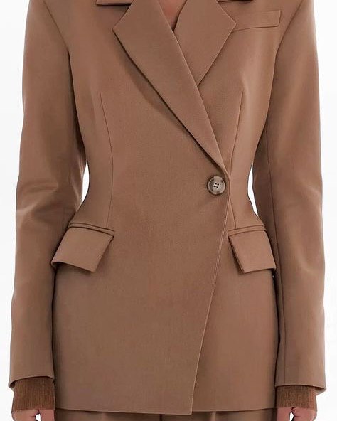 Mocha Mousse - головний колір 2025 року: модні ідеї з новим відтінком коричневого