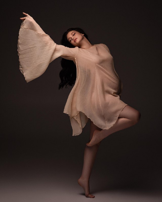 В ожидании чуда: жена Позитива восхитила стильными фото на последнем месяце беременности