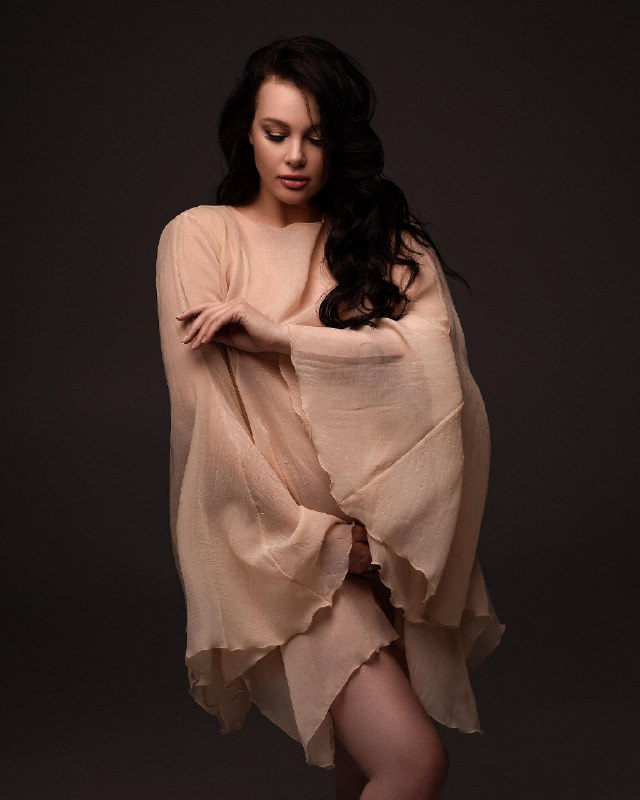 В ожидании чуда: жена Позитива восхитила стильными фото на последнем месяце беременности